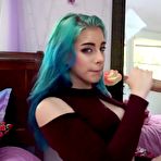 Second pic of Blue eyed hottie blowing her geeky bf - AmateurPorn