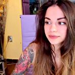 Second pic of Petite curvy tattooed webcam girl pussy teasing show - AmateurPorn