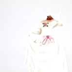 First pic of La porcelaine GORE de Jessica Harrison, pour redécorer le buffet de mémé. | SHOCKYOU