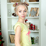 Second pic of Juicy slim model naked