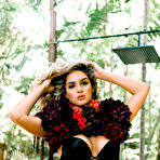 First pic of Kayci Darko exposes her perfect curves among the lush palm trees