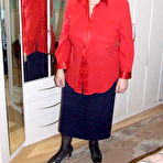 First pic of Housewife Hildegard loves showing her body - GrannyPornPics.net
