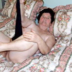 Third pic of Housewife Hildegard loves showing her body - GrannyPornPics.net