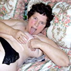 Fourth pic of Housewife Hildegard loves showing her body - GrannyPornPics.net