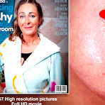 Fourth pic of Mature Majda is getting nasty in the bathroom - Mature.nl