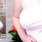 Fourth pic of Take a bath with naughty mature Manuela - Free Mature.nl content
