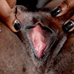 Third pic of Chanell Heart joue avec sa chatte poilue - Porno black