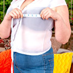 First pic of Sexy curvy mom stretching her tight jeans - Free Mature.nl content