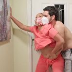 Second pic of Enfermera culona llega a casa y es bien recibida por su esposo - AmateurPorn