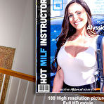 Fourth pic of Hot MILF body instructor Alyssia Vera gets the job done! - Free Mature.nl content