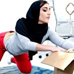 First pic of Hottie in Hijab manhandled by her sister's stud - AmateurPorn