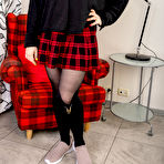 First pic of Zena is a curvy mom that loves to strip slowly - Mature.nl