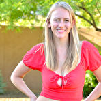 First pic of Jasmine Daze exposes her natural boobs in the public park