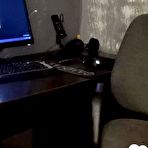 First pic of Distracting my man from his hard work - AmateurPorn