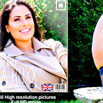 Fourth pic of Big butt MILF Ella Roxx playing with her wet pussy - Mature.nl