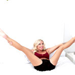 First pic of Hard cock for a flexible MILF - Kristi Kream and Danny Steele (82 Photos) - 40 Something