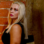 First pic of MILF Shakkira makes a young guys wildest fantasy come true - Mature.nl