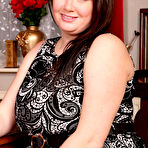 First pic of Fluffy Galore is a British MILF that loves to show off her beautiful curves - Mature.nl