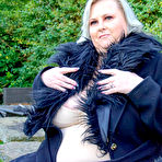 First pic of British mature BBW Luna with her big saggy tits loves playing with herself when she's alone - Mature.nl