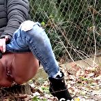 Third pic of got2pee - Blonde In Denims