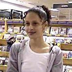 Third pic of Beautiful teen babe gives amazing blowjob - AmateurPorn