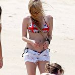 First pic of Avril Lavigne Rocking a British Bikini &ndash; Bisexual Dave