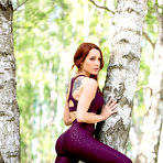 First pic of Sadie Gray exposes her sexy curves outdoors after a run