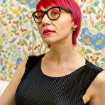 First pic of MILF Nika W. with her saggy tits loves to play with her pussy and big pussylips - Mature.nl