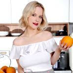 First pic of Raquel in Juicy Mouthful