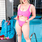 Fourth pic of Scoreland - Kira Liv - Kira Liv: Bikini Bombshell