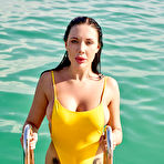 Second pic of Della Lewis Takes off her Swimsuit