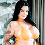 First pic of Curves to Die For | Sexy Modern Bull