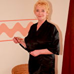 First pic of Naughty mature lady playing all alone. &ndash; UK Wives Pics