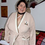 First pic of German granny loves these chains and bondage - Mature.nl