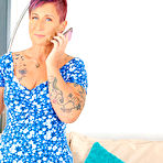 First pic of Horny British cougar Samantha loves to play with her squirting shaved pussy - Mature.nl