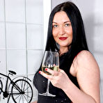 First pic of Vanessa Vaughn Curvy Nude Cougar