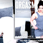 Fourth pic of Lancomee is a shaved MILF that loves to play with her pussy in bed getting an orgasm - Mature.nl