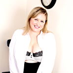 Second pic of BBW Wifey Strips For Hubby After Work &ndash; UK Wives Pics