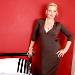First pic of Hot Business Lady Shows Us Her Kinky Side – UK Wives Pics