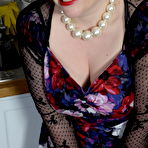 Second pic of Elegant BBW Mature Strips In The Kitchen &ndash; UK Wives Pics