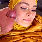 Fourth pic of Horny friends want threesome with babe in hijab | Sex With Muslims