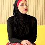 First pic of Hot babe in hijab doesn't wear panties | Sex With Muslims