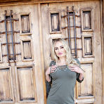 First pic of Nerd fucks a horny milf&rsquo;s gaping fanny & ass in the kitchen with her one leg on the worktop &ndash; Bare Milfs