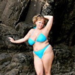 First pic of British exhibitionist gets out her huge tits on a public beach while been watched – Bare Milfs