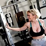 Second pic of PAWG Gym Milf Dee Williams take off her leggings and squats down on a dick &ndash; Bare Milfs