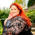 First pic of British BBW cougar Missy is a masturbating voluptous nympho with the best of curves and a huge ass - Mature.nl