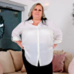 First pic of Luna is a Big natural tits BBW mature nympho with a big ass masturbating at home - Mature.nl