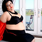 Second pic of 45 year old BBW mature lady with a horny big ass and a big belly - Mature.nl