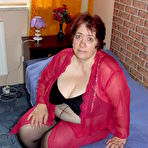 First pic of Kinky housewife loves to bondage herself - Mature.nl