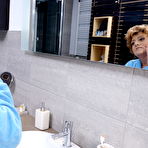 First pic of BBW granny bathing with a young cock in her mouth - Mature.nl